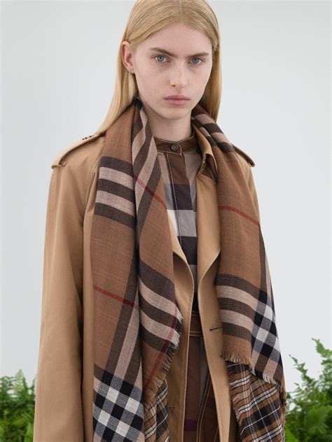 Écharpes et foulards Burberry pour femme 